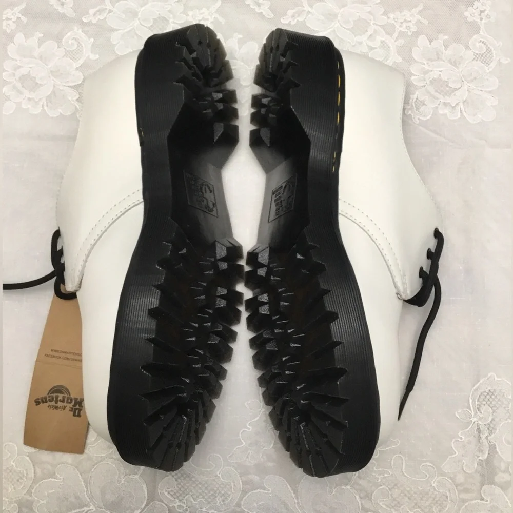 Dr. Martens Tan Leather Interior - Picture 7 of 10